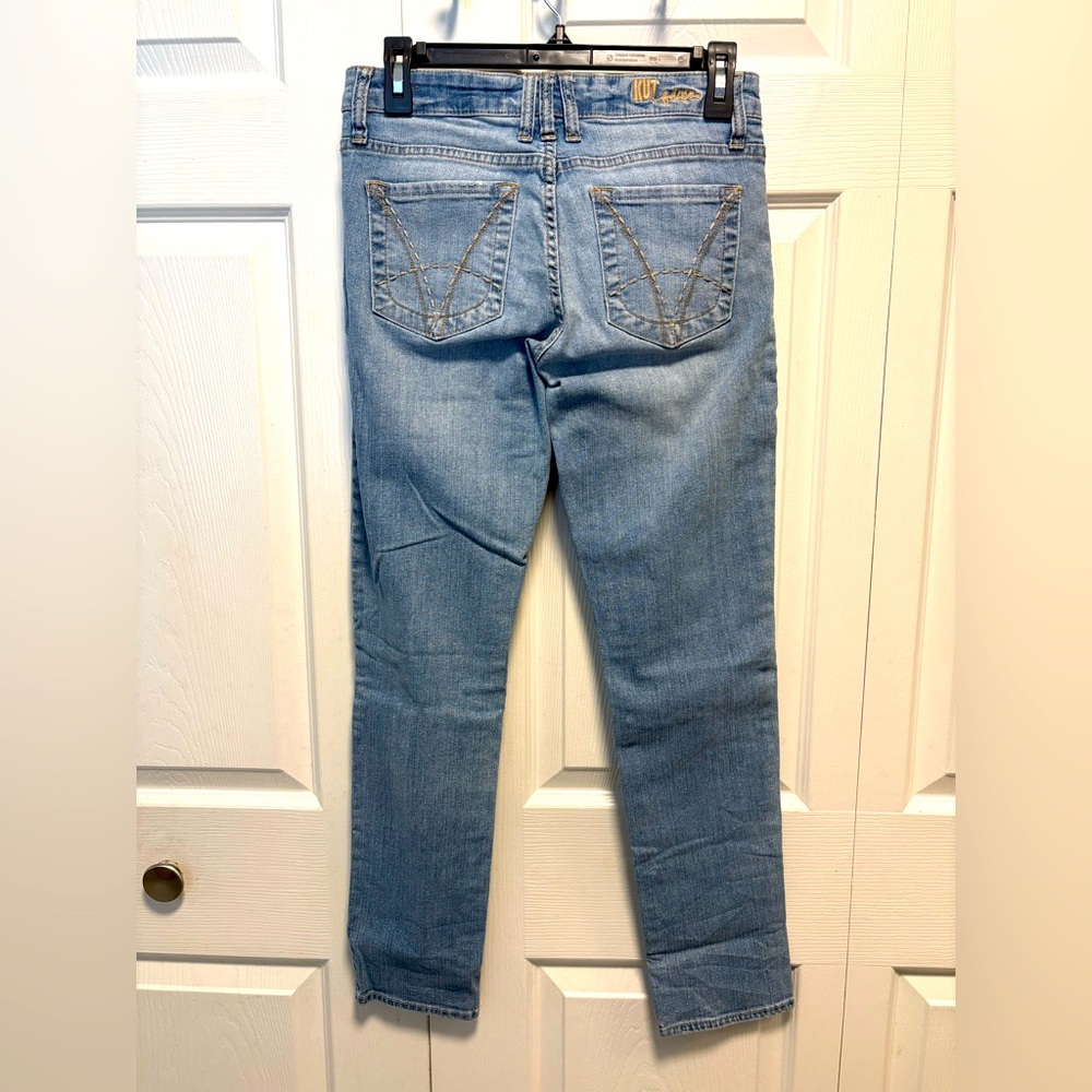 Kut from the Kloth Katy Boyfriend jeans. Size 2. EUC!